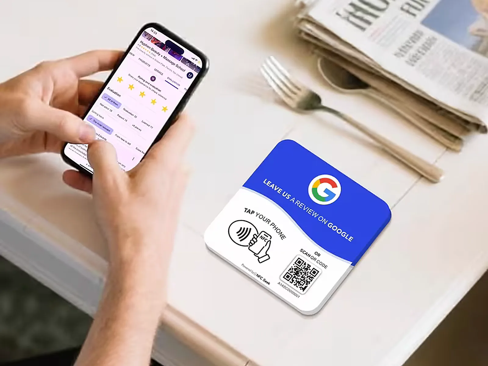 Tarjeta Reseña Google Acrílico colocado en un negocio real